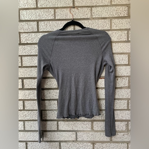 Hollister Grey Long Sleeve - Picture 2 of 4